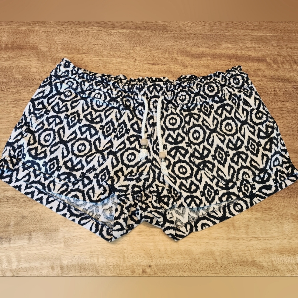 Kiss & Cry Linen Boho Shorts (Medium)